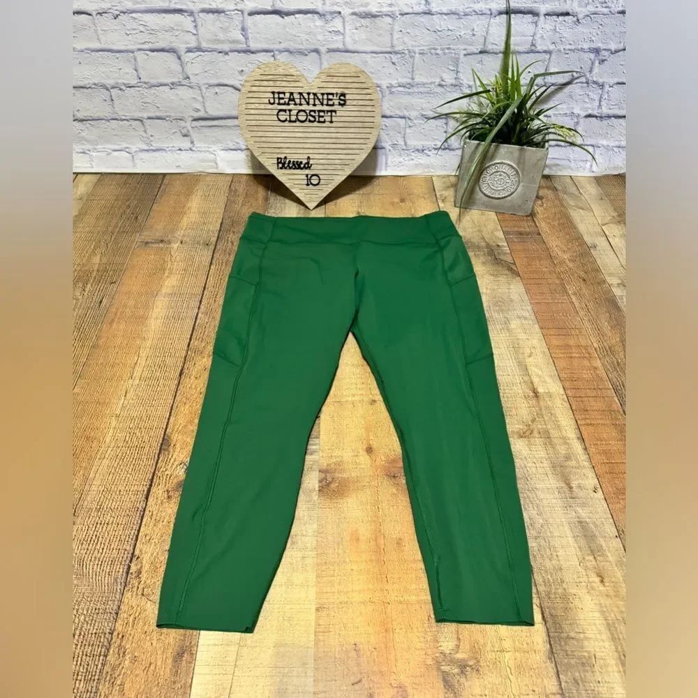 Lululemon Fast and Free High-Rise Tight 25"
Everglade Green size 18